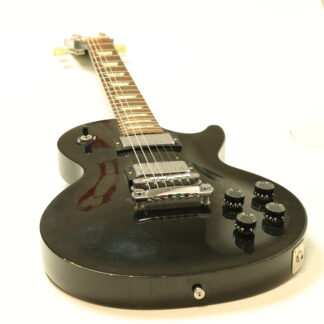 Gibson Les Paul Studio sähkökitara -95, (USA),  käytön jälkeä, kolhuja, lapakorjattu, kova laukku